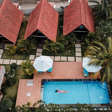Gayatri Bungalows Batununggul Exterior photo
