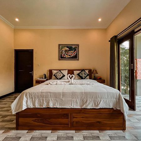 Gayatri Bungalows Batununggul Exterior photo